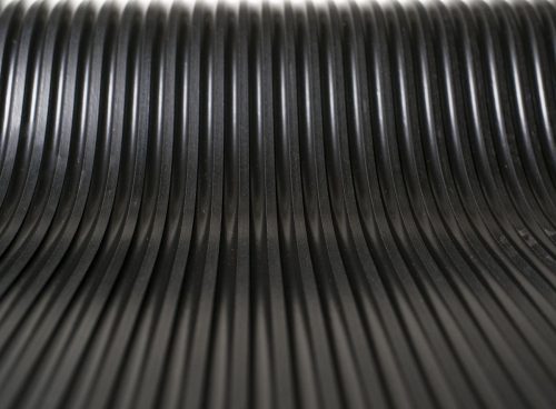 Isolierende Gummimatte, schwarz